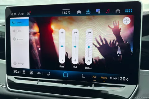 KO25VDE Volkswagen Passat 1.5 TSI eHybrid Life 5dr DSG Thumbnail #58