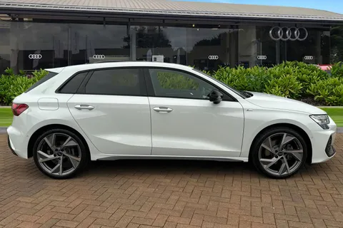 DA25VLC Audi A3 Sportback Black Edition 35 TFSI  150 PS S tronic Thumbnail #4