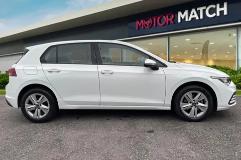 BL72LFW Volkswagen Golf 1.5 TSI Life Euro 6 (s/s) 5dr Thumbnail #4