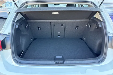 BL72LFW Volkswagen Golf 1.5 TSI Life Euro 6 (s/s) 5dr Thumbnail #8