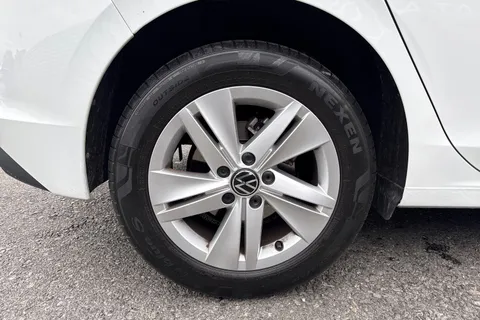 BL72LFW Volkswagen Golf 1.5 TSI Life Euro 6 (s/s) 5dr Thumbnail #11