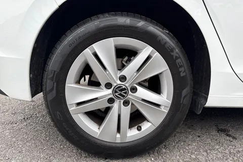 BL72LFW Volkswagen Golf 1.5 TSI Life Euro 6 (s/s) 5dr Thumbnail #12