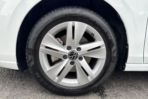 BL72LFW Volkswagen Golf 1.5 TSI Life Euro 6 (s/s) 5dr Thumbnail #13