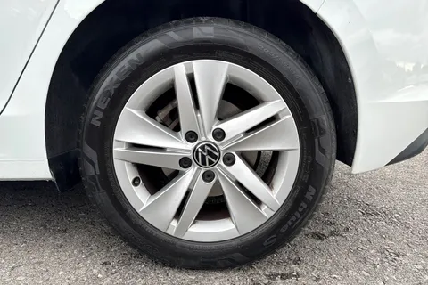 BL72LFW Volkswagen Golf 1.5 TSI Life Euro 6 (s/s) 5dr Thumbnail #14