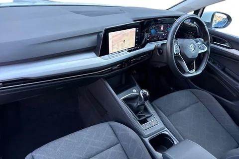 BL72LFW Volkswagen Golf 1.5 TSI Life Euro 6 (s/s) 5dr Thumbnail #16