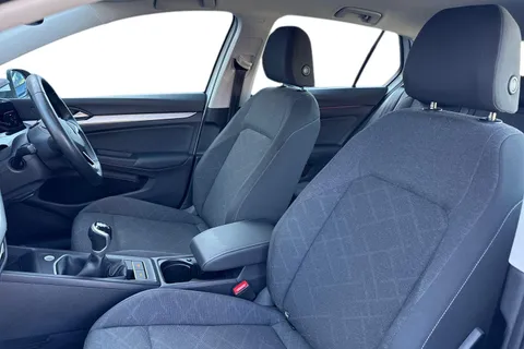 BL72LFW Volkswagen Golf 1.5 TSI Life Euro 6 (s/s) 5dr Thumbnail #17