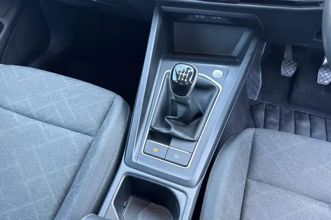 BL72LFW Volkswagen Golf 1.5 TSI Life Euro 6 (s/s) 5dr Thumbnail #24