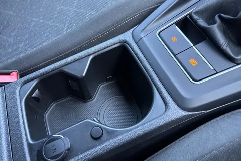 BL72LFW Volkswagen Golf 1.5 TSI Life Euro 6 (s/s) 5dr Thumbnail #49