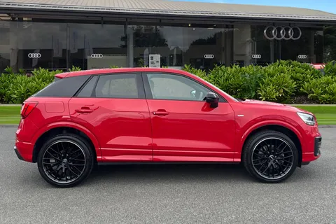 PX70NVY Audi Q2 Black Edition 35 TFSI  150 PS S tronic Thumbnail #4