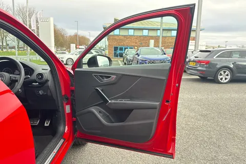 PX70NVY Audi Q2 Black Edition 35 TFSI  150 PS S tronic Thumbnail #38