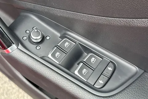 PX70NVY Audi Q2 Black Edition 35 TFSI  150 PS S tronic Thumbnail #39