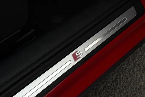 PX70NVY Audi Q2 Black Edition 35 TFSI  150 PS S tronic Thumbnail #40