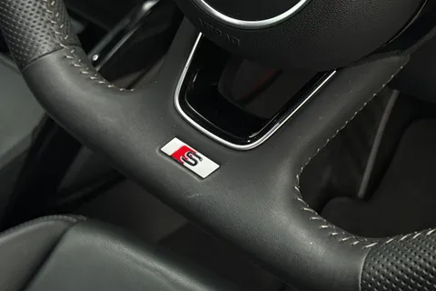 PX70NVY Audi Q2 Black Edition 35 TFSI  150 PS S tronic Thumbnail #42