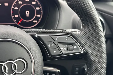 PX70NVY Audi Q2 Black Edition 35 TFSI  150 PS S tronic Thumbnail #46