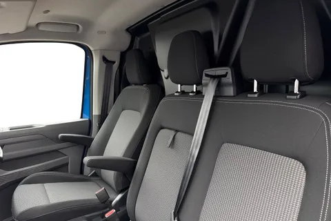 CX75HYV Volkswagen Transporter 2.0 TDI 110 Commerce Pro Van Thumbnail #11