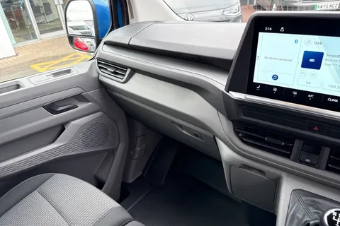 CX75HYV Volkswagen Transporter 2.0 TDI 110 Commerce Pro Van Thumbnail #15