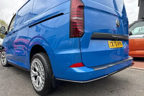CX75HYV Volkswagen Transporter 2.0 TDI 110 Commerce Pro Van Thumbnail #16