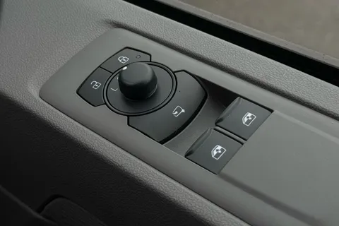 CX75HYV Volkswagen Transporter 2.0 TDI 110 Commerce Pro Van Thumbnail #18