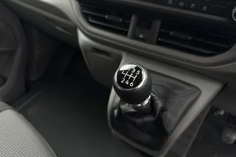 CX75HYV Volkswagen Transporter 2.0 TDI 110 Commerce Pro Van Thumbnail #20