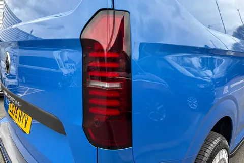 CX75HYV Volkswagen Transporter 2.0 TDI 110 Commerce Pro Van Thumbnail #38