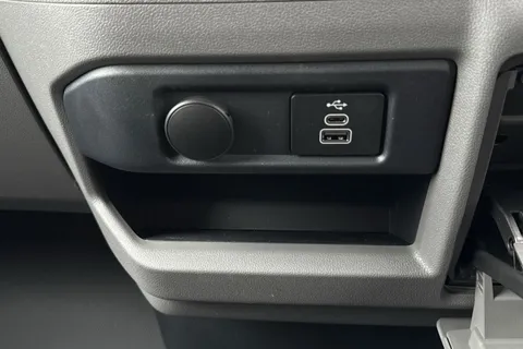 MF26ERZ Volkswagen Transporter SWB 150PS AUTO Thumbnail #34