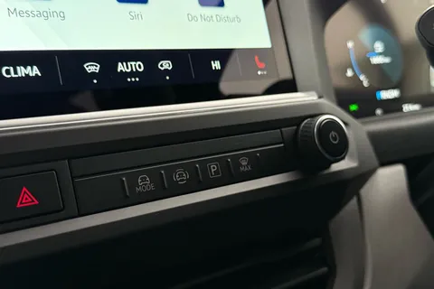 CX75HYV Volkswagen Transporter 2.0 TDI 110 Commerce Pro Van Thumbnail #47