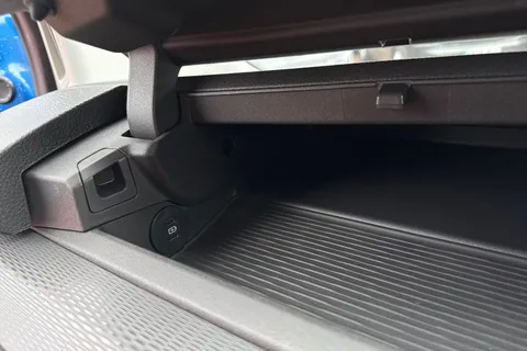 CX75HYV Volkswagen Transporter 2.0 TDI 110 Commerce Pro Van Thumbnail #59