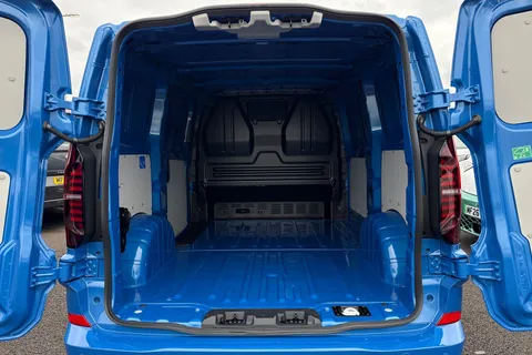 MF26ERU Volkswagen Transporter SWB 150PS AUTO Thumbnail #10