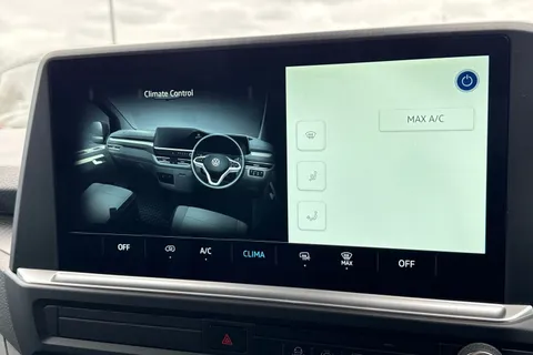 MF26ERU Volkswagen Transporter SWB 150PS AUTO Thumbnail #19