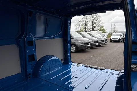 MF26ERU Volkswagen Transporter SWB 150PS AUTO Thumbnail #30