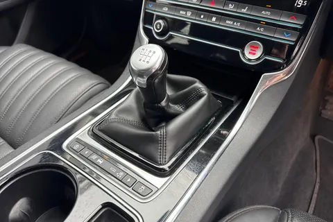 LD19WBY Jaguar XF 2.0d Portfolio Sportbrake Euro 6 (s/s) 5dr Thumbnail #21