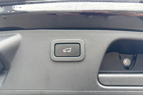 OW19GWM Jaguar E-Pace 2.0 D180 R-Dynamic HSE Auto AWD Euro 6 (s/s) 5dr Thumbnail #31