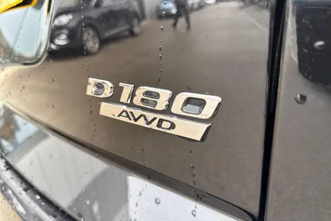 OW19GWM Jaguar E-Pace 2.0 D180 R-Dynamic HSE Auto AWD Euro 6 (s/s) 5dr Thumbnail #32