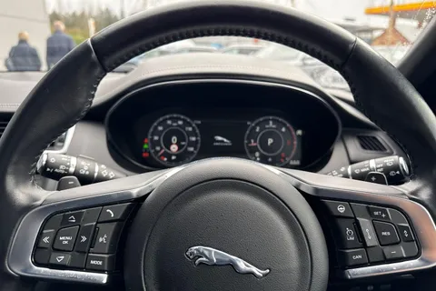 OW19GWM Jaguar E-Pace 2.0 D180 R-Dynamic HSE Auto AWD Euro 6 (s/s) 5dr Thumbnail #36