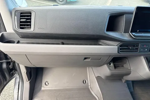 CX74ZXR Volkswagen Crafter 2.0 TDI 140PS Commerce High Roof Van Thumbnail #14