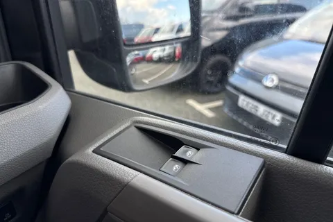 CX74ZXR Volkswagen Crafter 2.0 TDI 140PS Commerce High Roof Van Thumbnail #17