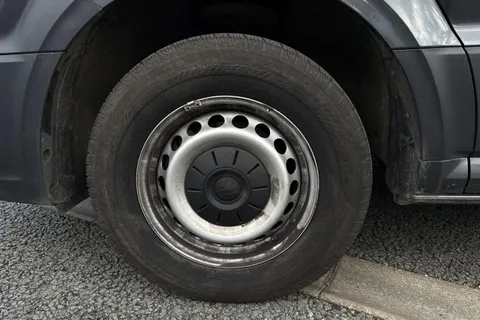 CX74ZXR Volkswagen Crafter 2.0 TDI 140PS Commerce High Roof Van Thumbnail #23