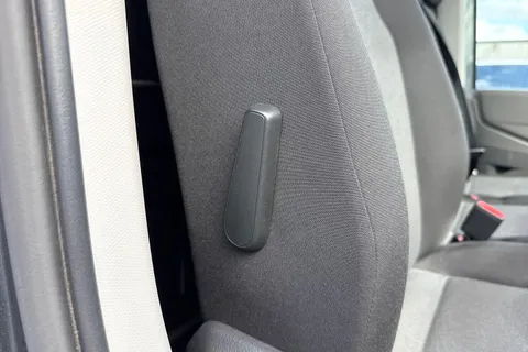 CX74ZXR Volkswagen Crafter 2.0 TDI 140PS Commerce High Roof Van Thumbnail #25