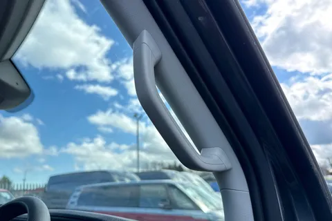 CX74ZXR Volkswagen Crafter 2.0 TDI 140PS Commerce High Roof Van Thumbnail #26