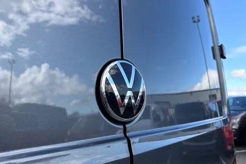 CX74ZXR Volkswagen Crafter 2.0 TDI 140PS Commerce High Roof Van Thumbnail #30