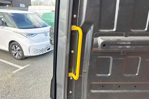 CX74ZXR Volkswagen Crafter 2.0 TDI 140PS Commerce High Roof Van Thumbnail #34