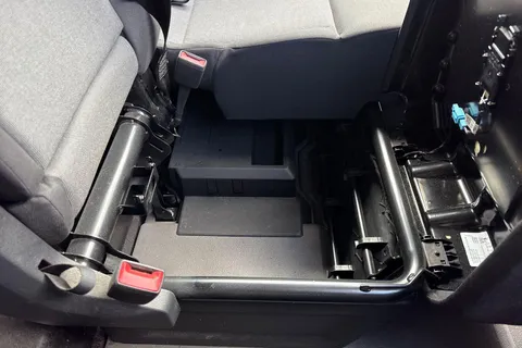 CX74ZXR Volkswagen Crafter 2.0 TDI 140PS Commerce High Roof Van Thumbnail #37