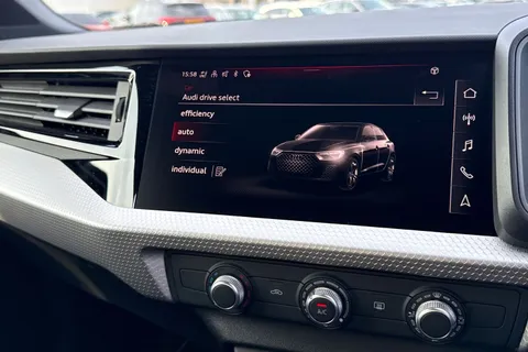 Audi A1 1.0 TFSI 30 Black Edition Sportback Euro 6 (s/s) 5dr Thumbnail #39