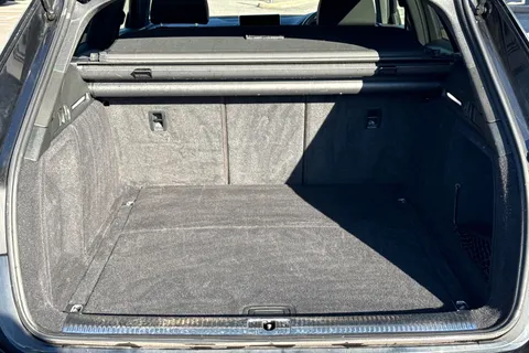 7 of 52 for Audi A4 Avant Avant Black Edition 2.0 TFSI quattro 252 PS S tronic