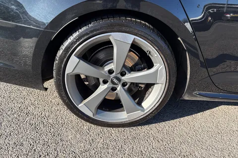 13 of 52 for Audi A4 Avant Avant Black Edition 2.0 TFSI quattro 252 PS S tronic