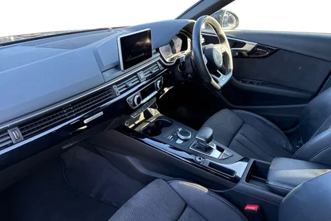 15 of 52 for Audi A4 Avant Avant Black Edition 2.0 TFSI quattro 252 PS S tronic