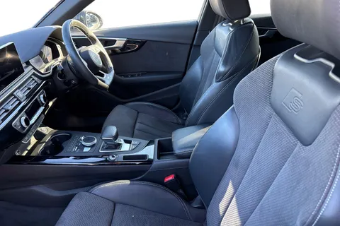 16 of 52 for Audi A4 Avant Avant Black Edition 2.0 TFSI quattro 252 PS S tronic