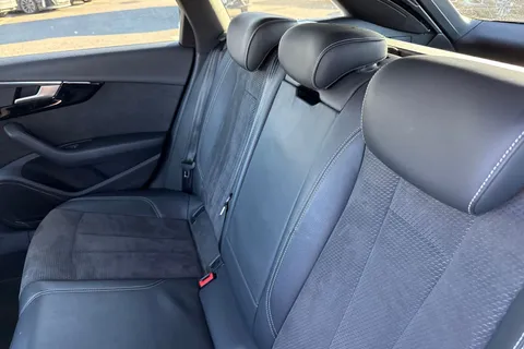 19 of 52 for Audi A4 Avant Avant Black Edition 2.0 TFSI quattro 252 PS S tronic