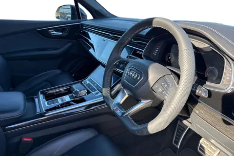 DC73UBS Audi Q7 MY23.5 Black Edition 50 TDI quattro 286 PS tiptronic Thumbnail #15