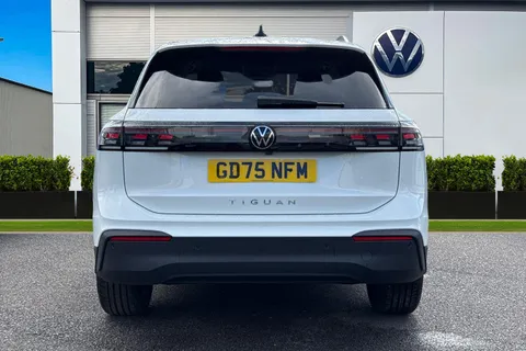 GD75NFM Volkswagen Tiguan 2.0 TDI Match 5dr DSG Thumbnail #5